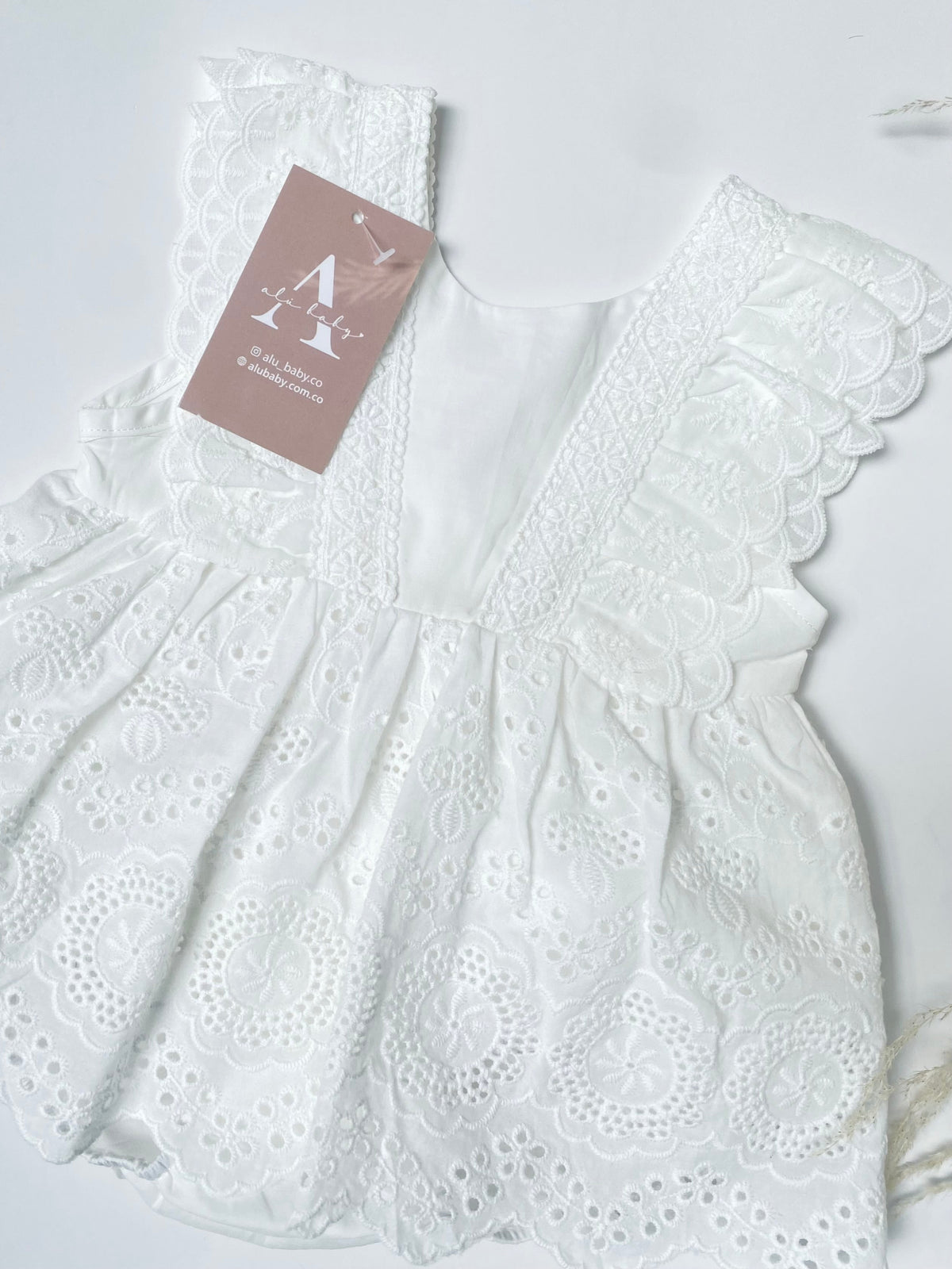 Vestido tipo body ojalillo