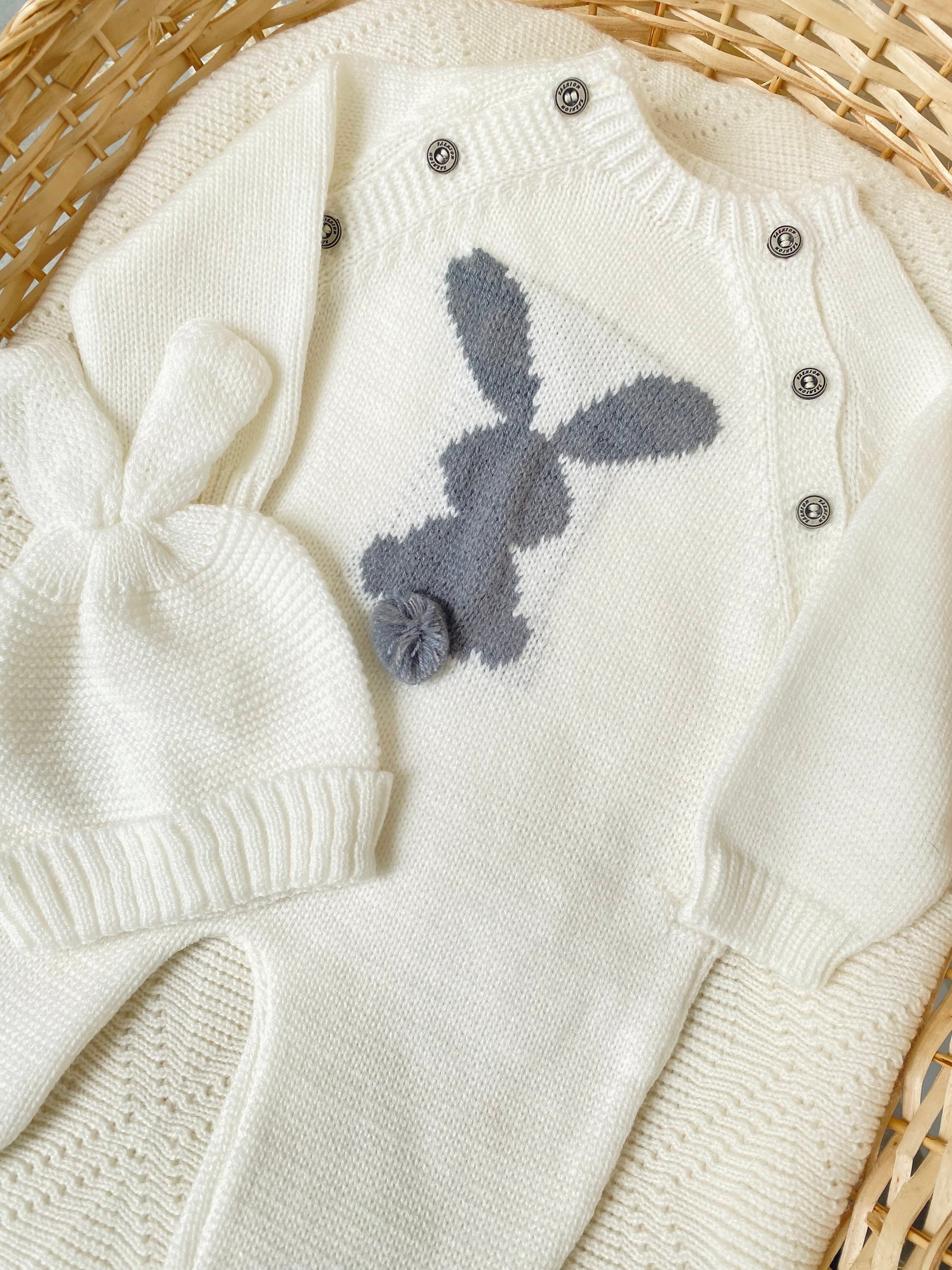 Enterizo blanco y gris