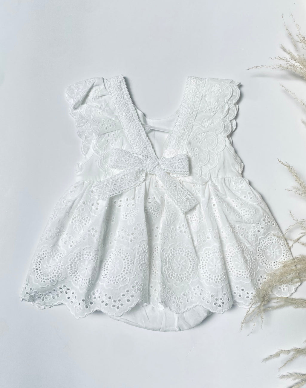 Vestido tipo body ojalillo