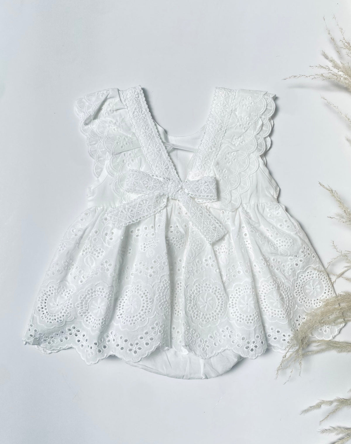 Vestido tipo body ojalillo