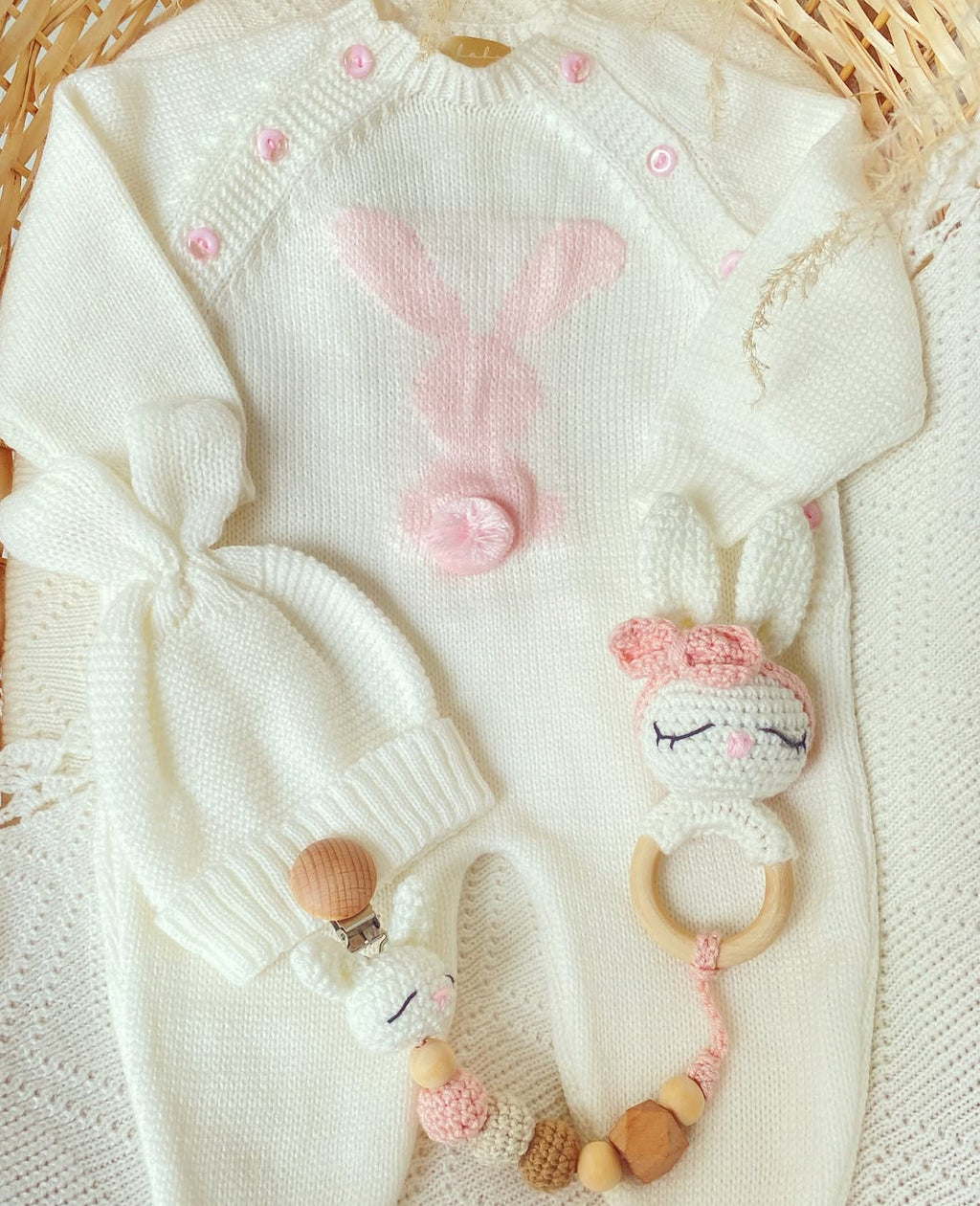 Enterizo blanco y rosado