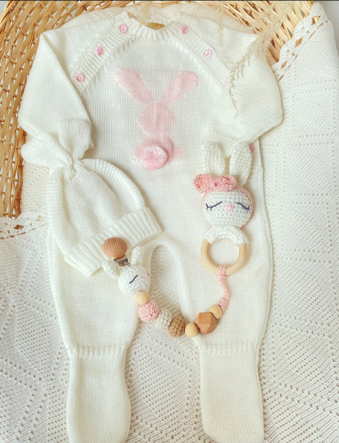 Enterizo blanco y rosado